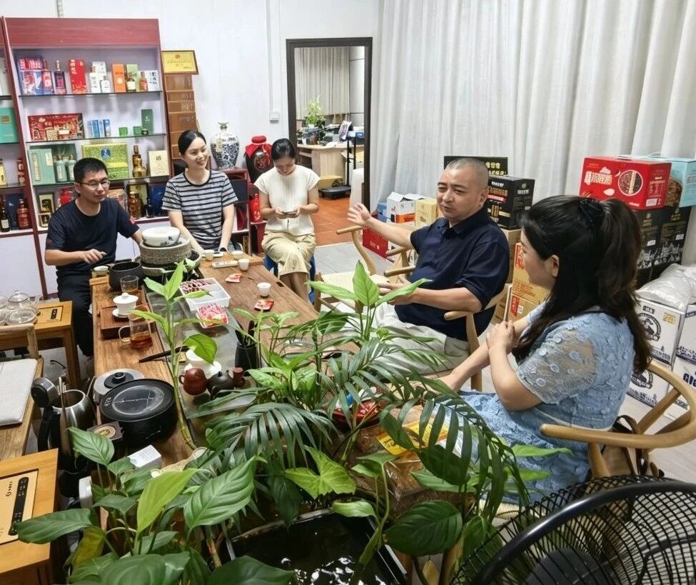 【学员走访】一朵马兰花唤醒了 "沉睡" 的台货仓:从等客上门的传统酒商到三平台联动的带货达人(图7) 【学员走访】一朵马兰花唤醒了 "沉睡" 的台货仓:从等客上门的传统酒商到三平台联动的带货达人(图7)