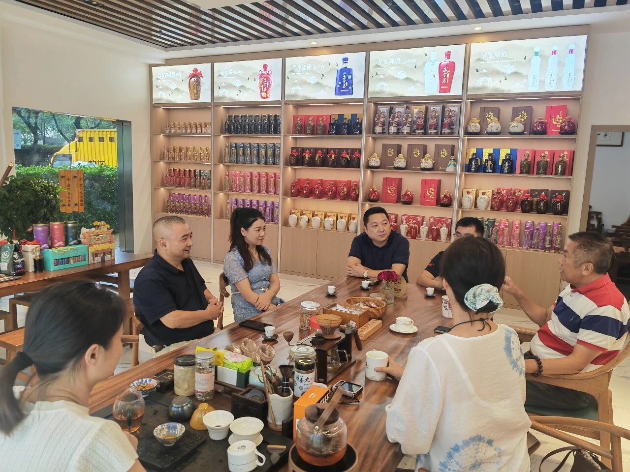【学员走访】台商老板的一个决定，让酒厂员工集体 "上网"：一朵马兰花，开进了金门皇家酒厂(图3)