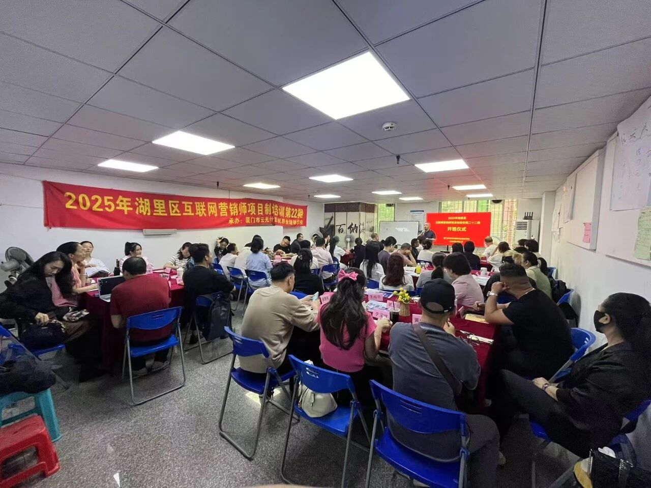 【学员走访】台商老板的一个决定，让酒厂员工集体 "上网"：一朵马兰花，开进了金门皇家酒厂(图4)